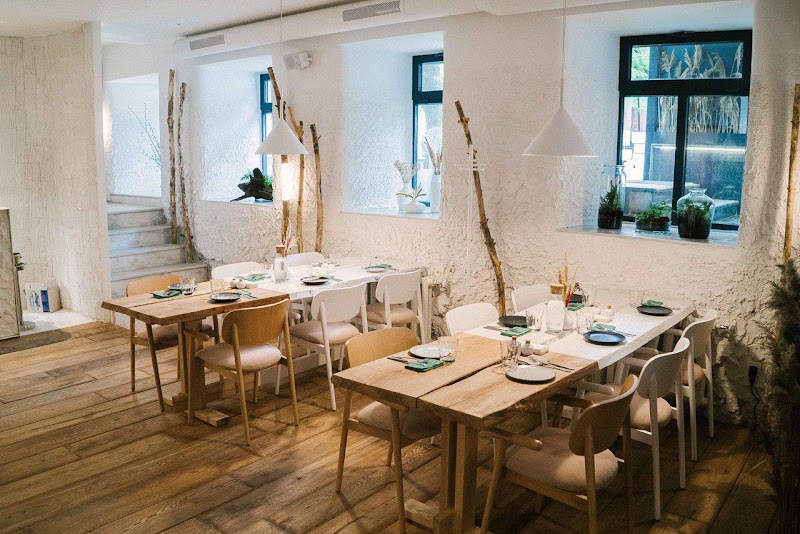 100 років тому вперед — Restaurant