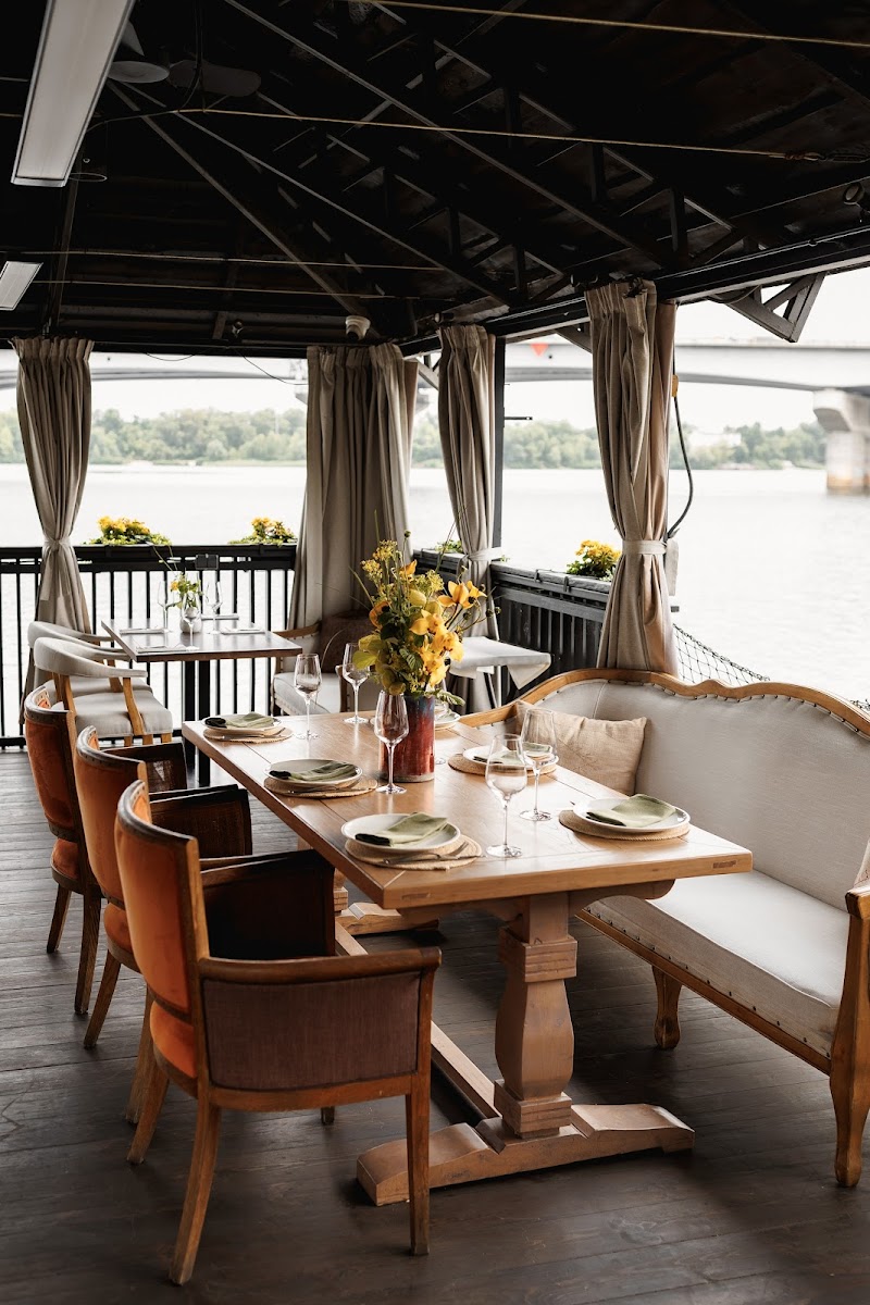 Хуторець на Дніпрі — Restaurant
